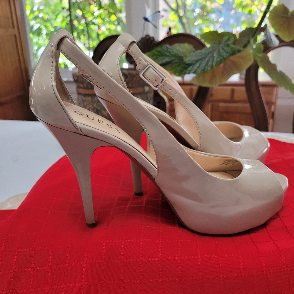 Guess women's pumps size 8